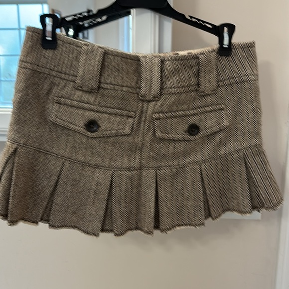 Abercrombie and Fitch wool lined mini skirt - Picture 4 of 5